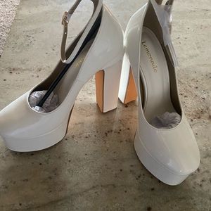 White Platform 7.5 runs big. Never worn.